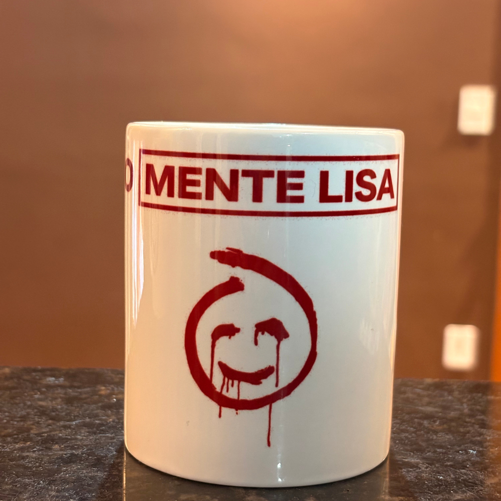 Caneca O MENTE LISA
